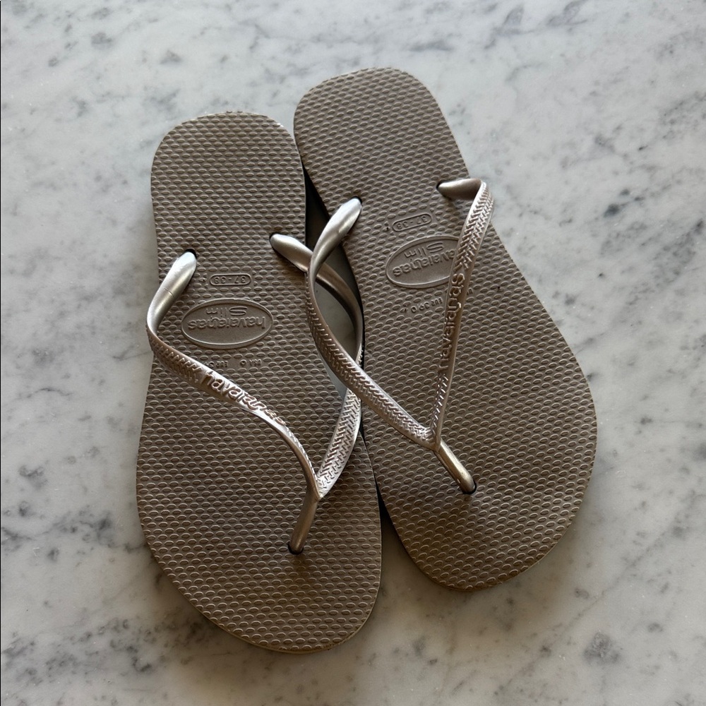 Havaianas Women's Metallic Sandals size 37-38